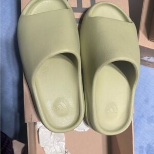 Yeezy Resin Slides